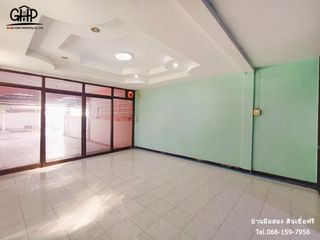 For sale 2 bed townhouse in Mueang Lop Buri, Lopburi