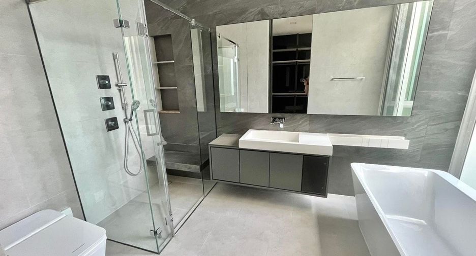 For rent 4 bedrooms house in Bang Phli, Samut Prakan