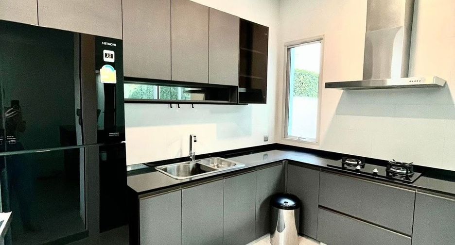 For rent 4 bedrooms house in Bang Phli, Samut Prakan