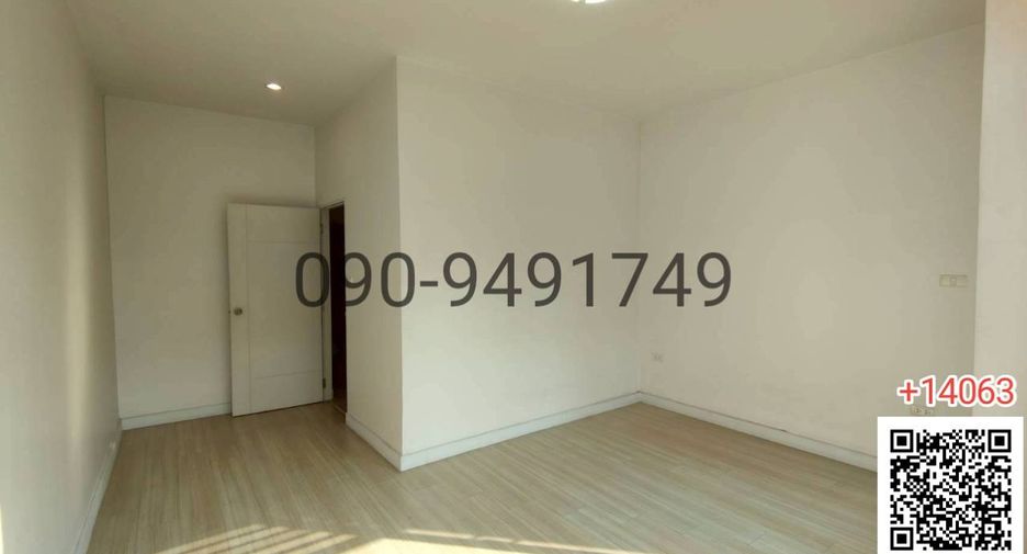 For rent 3 bedrooms townhouse in Bang Khae, Bangkok