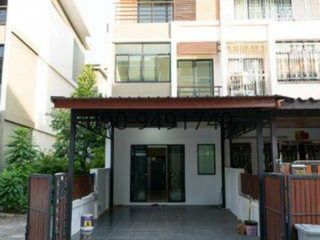 Reihenhaus zur Miete mit 3 Zimmer in Bang Khae, Bangkok