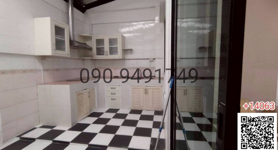 For rent 3 bedrooms townhouse in Bang Khae, Bangkok