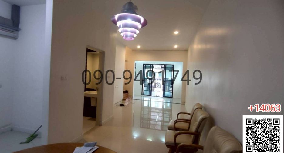 For rent 3 bedrooms townhouse in Bang Khae, Bangkok