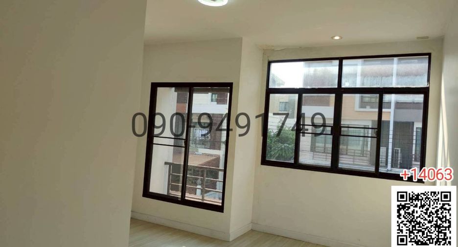 For rent 3 bedrooms townhouse in Bang Khae, Bangkok