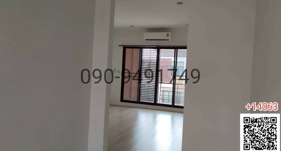 For rent 3 bedrooms townhouse in Bang Khae, Bangkok