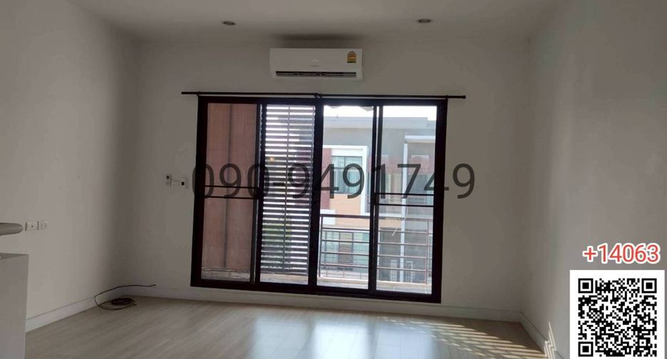 For rent 3 bedrooms townhouse in Bang Khae, Bangkok