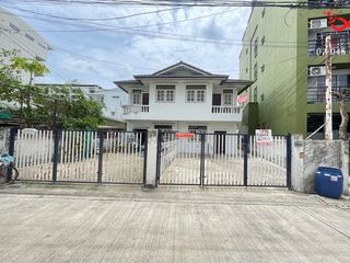 For sale 4 Beds house in Chatuchak, Bangkok