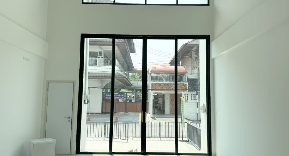 出租 2 卧室 办公室 在 Mueang Chiang Mai, Chiang Mai