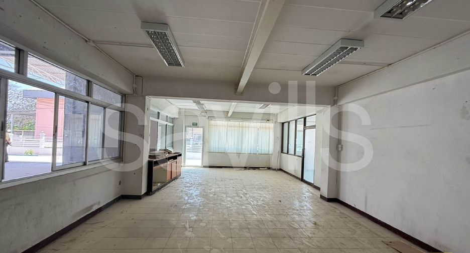 For rent warehouse in Mueang Samut Prakan, Samut Prakan