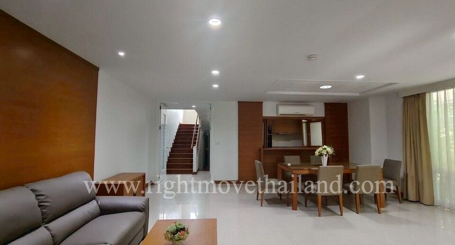 For rent 4 bedrooms townhouse in Watthana, Bangkok