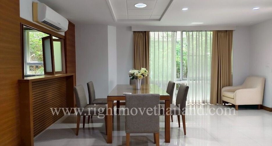For rent 4 bedrooms townhouse in Watthana, Bangkok