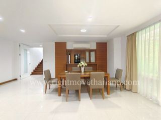Casa adosada en alquiler de 4 habitaciones en Watthana, Bangkok