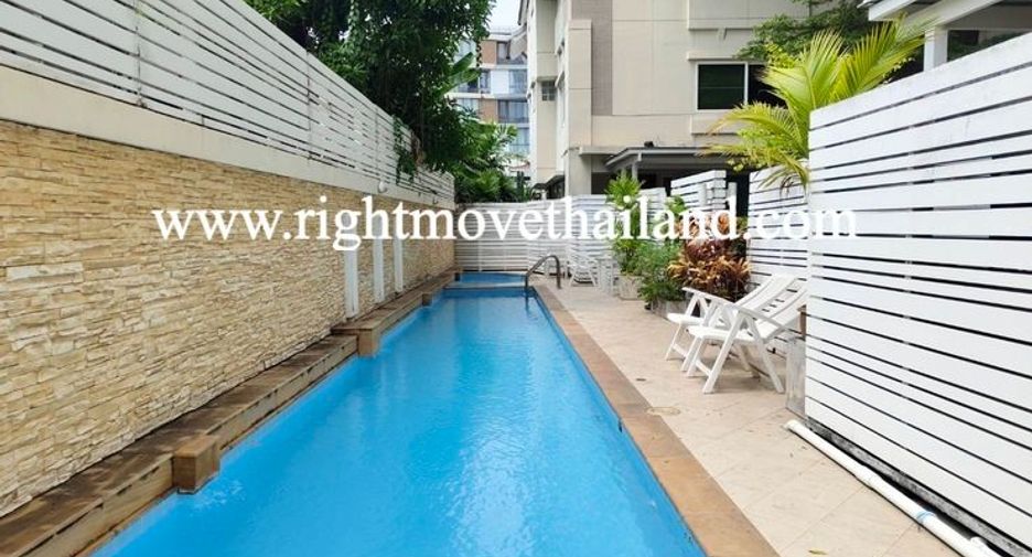 For rent 4 bedrooms townhouse in Watthana, Bangkok