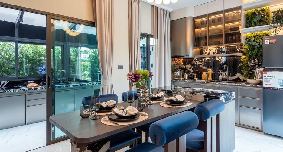 For rent 4 bedrooms house in Huai Khwang, Bangkok