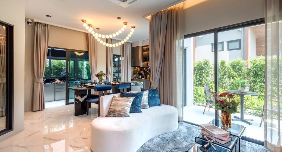 For rent 4 bedrooms house in Huai Khwang, Bangkok