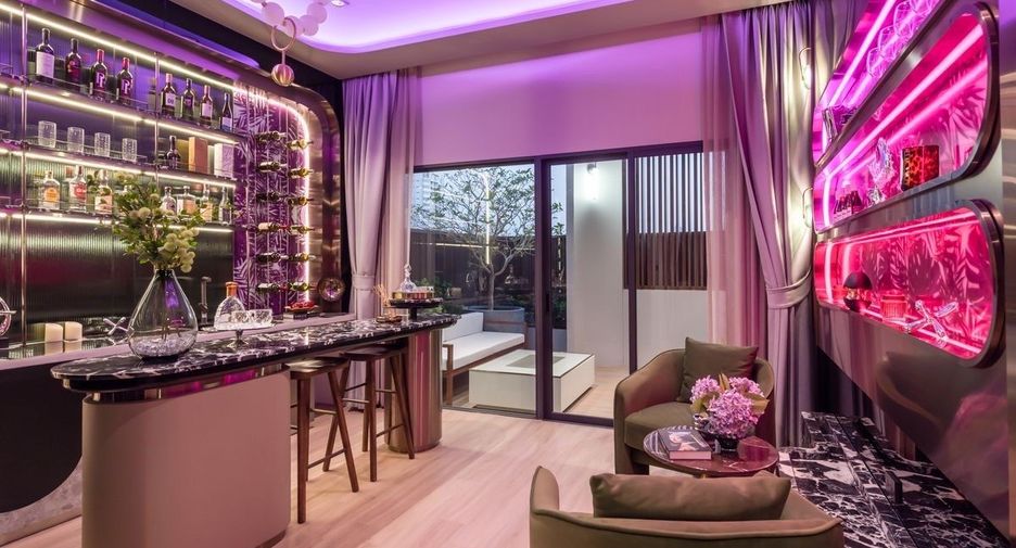 For rent 4 bedrooms house in Huai Khwang, Bangkok