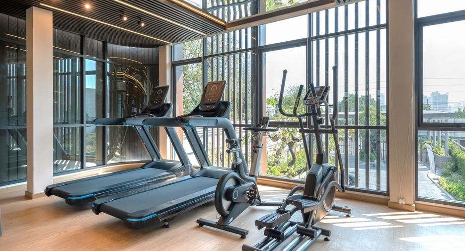 For rent 4 bedrooms house in Huai Khwang, Bangkok
