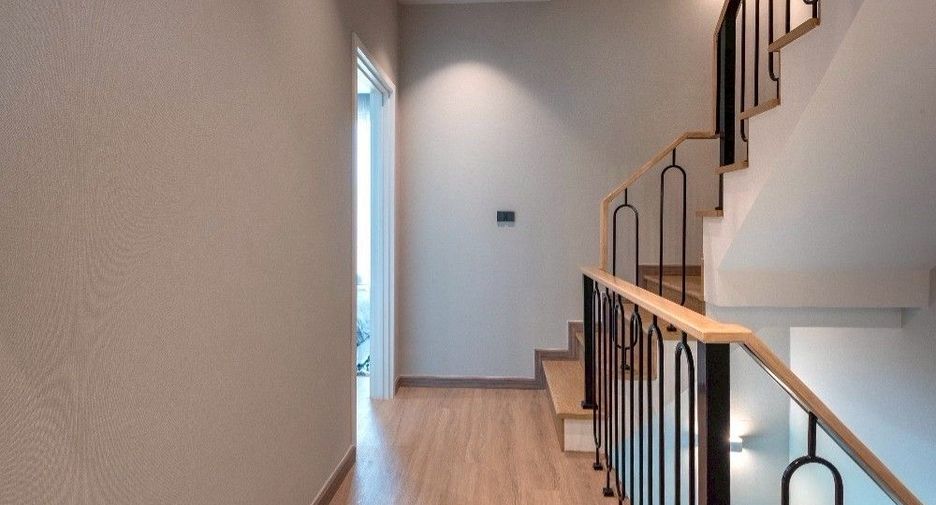 Haus zum Kauf mit 5 Zimmer in Huai Khwang, Bangkok
