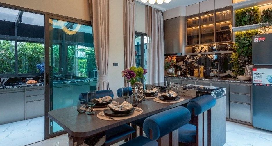 Haus zum Kauf mit 5 Zimmer in Huai Khwang, Bangkok