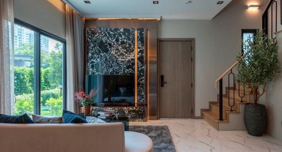 Haus zum Kauf mit 5 Zimmer in Huai Khwang, Bangkok