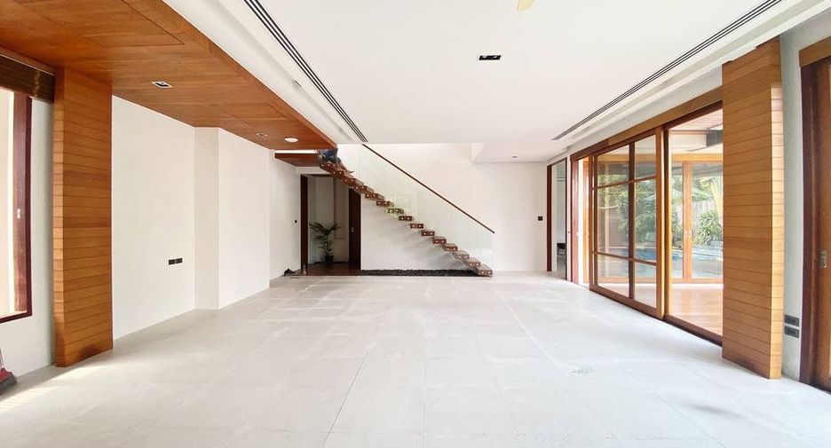 For rent and for sale 5 bedrooms house in Khlong Toei, Bangkok