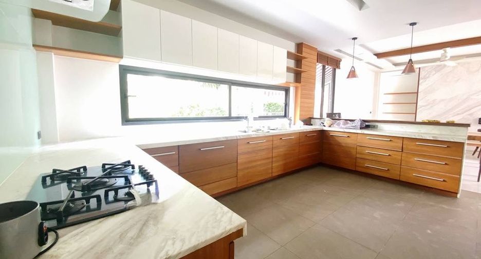 For rent and for sale 5 bedrooms house in Khlong Toei, Bangkok