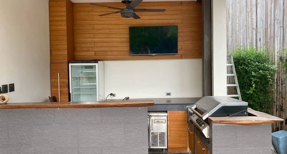 For rent and for sale 5 bedrooms house in Khlong Toei, Bangkok