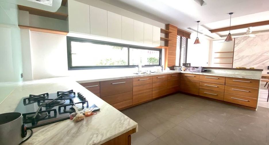 For rent and for sale 5 bedrooms house in Khlong Toei, Bangkok