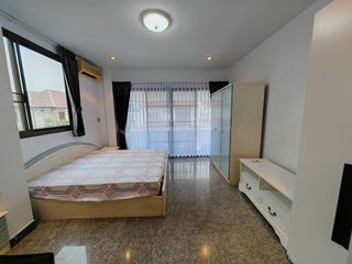Casa adosada en alquiler de 6 habitaciones en Chatuchak, Bangkok