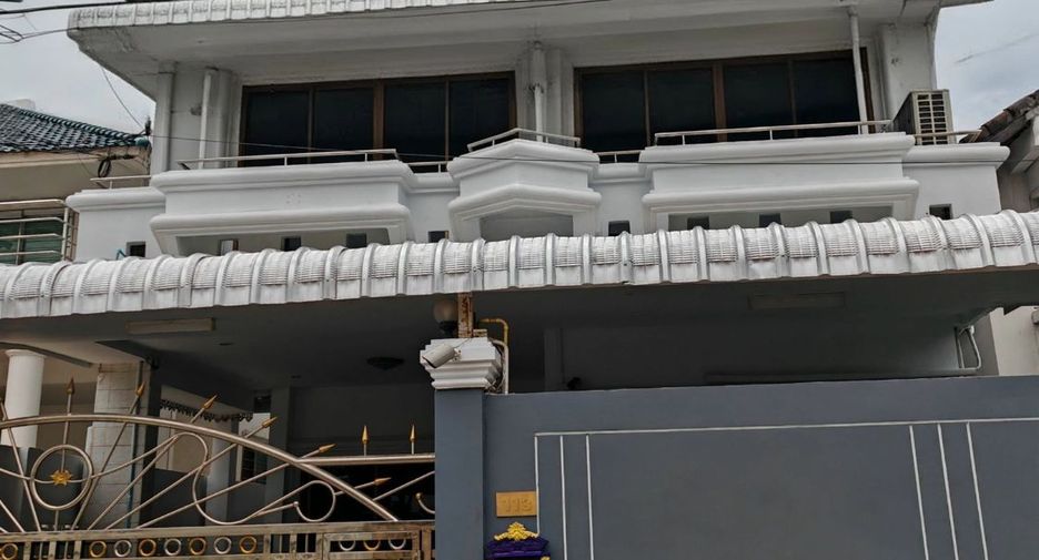 出租 6 卧室 联排别墅 在 Chatuchak, 曼谷