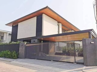 Haus zur Miete und zum Kauf mit 4 Zimmer in Bang Na, Bangkok