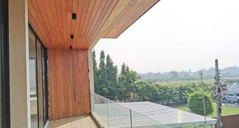 For rent and for sale 4 bedrooms house in Bang Na, Bangkok