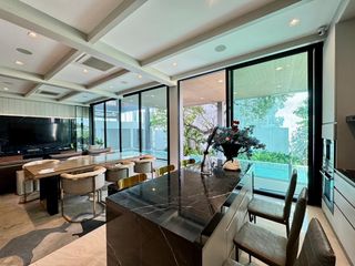 Haus zur Miete und zum Kauf mit 4 Zimmer in Suan Luang, Bangkok