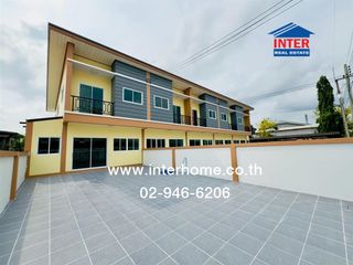 For sale 4 Beds townhouse in Krathum Baen, Samut Sakhon
