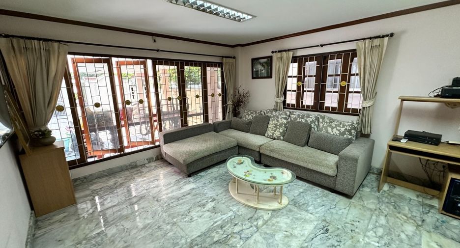 À louer et à vendre 4 chambres maison à Khan Na Yao, Bangkok