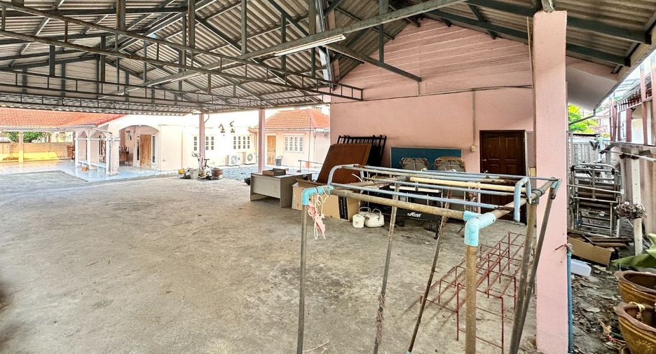 À louer et à vendre 4 chambres maison à Khan Na Yao, Bangkok