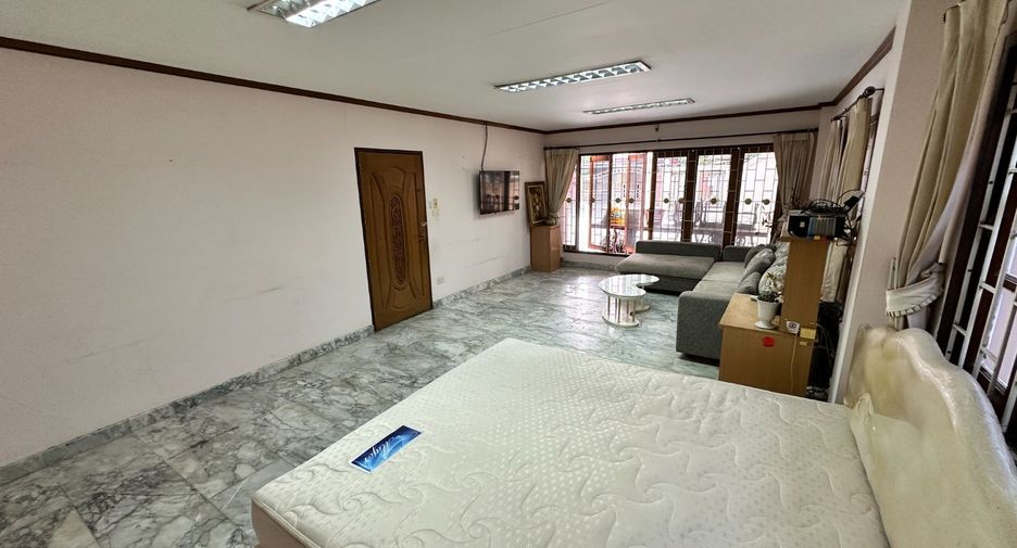 À louer et à vendre 4 chambres maison à Khan Na Yao, Bangkok
