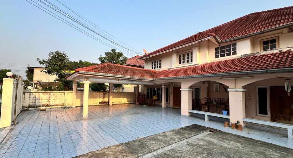 À louer et à vendre 4 chambres maison à Khan Na Yao, Bangkok