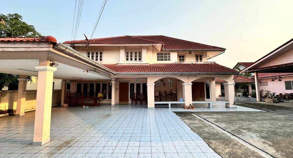 À louer et à vendre 4 chambres maison à Khan Na Yao, Bangkok
