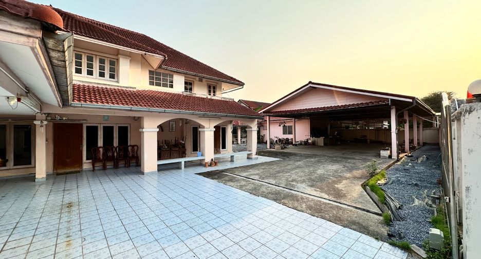 À louer et à vendre 4 chambres maison à Khan Na Yao, Bangkok