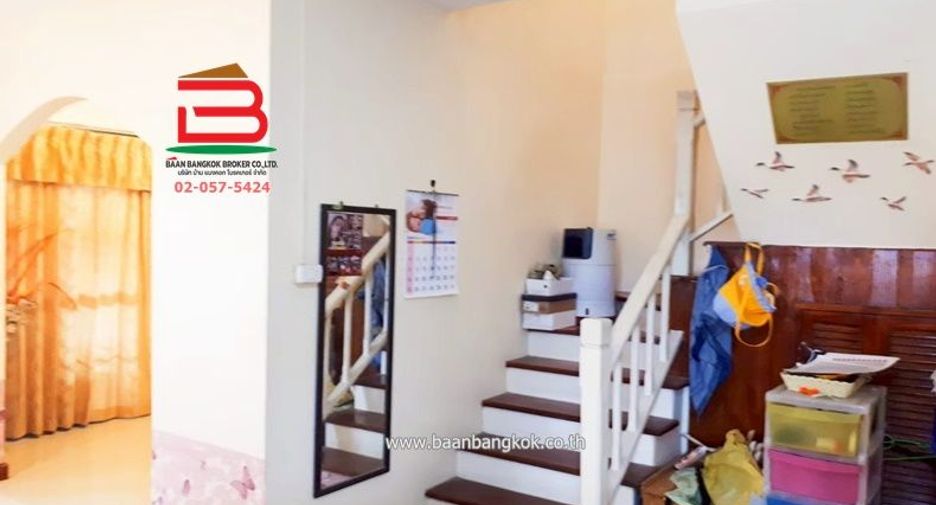 Casa adosada en venta de 3 habitaciones en Khlong Luang, Pathum Thani