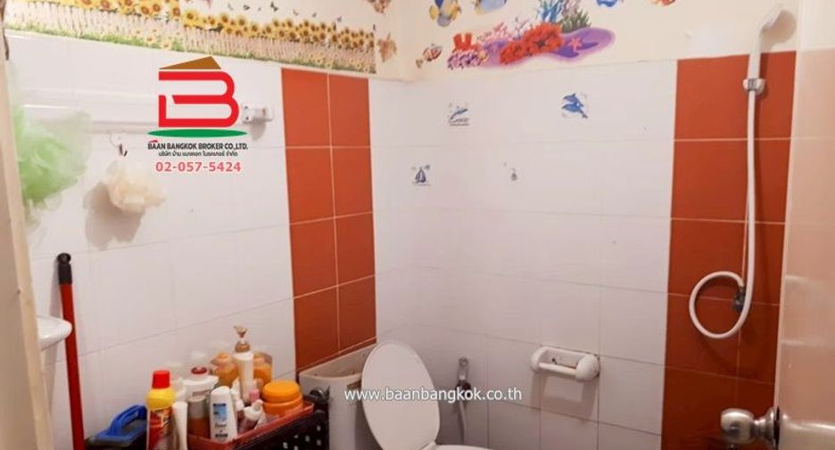Casa adosada en venta de 3 habitaciones en Khlong Luang, Pathum Thani