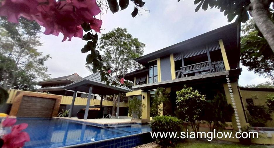For rent and for sale 4 bedrooms villa in Bang Lamung, Chonburi