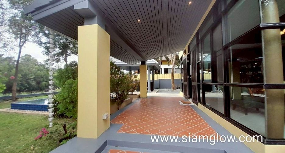 For rent and for sale 4 bedrooms villa in Bang Lamung, Chonburi