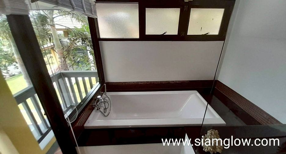 For rent and for sale 4 bedrooms villa in Bang Lamung, Chonburi