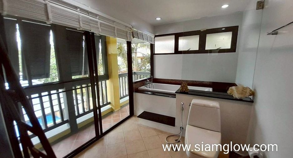 For rent and for sale 4 bedrooms villa in Bang Lamung, Chonburi