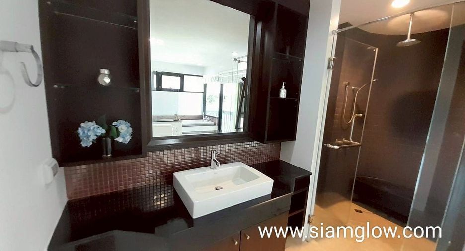 For rent and for sale 4 bedrooms villa in Bang Lamung, Chonburi