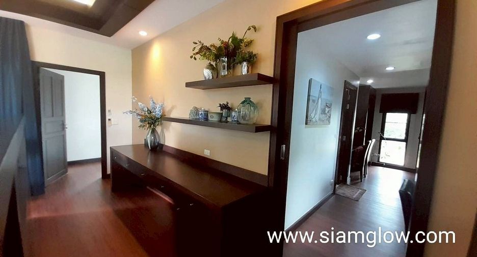 For rent and for sale 4 bedrooms villa in Bang Lamung, Chonburi