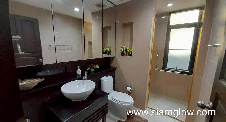 For rent and for sale 4 bedrooms villa in Bang Lamung, Chonburi