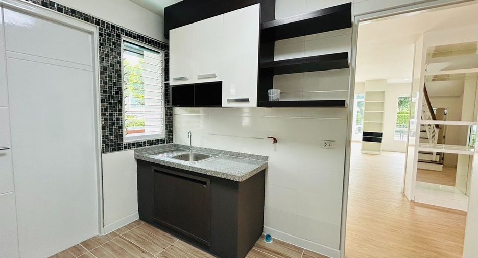 Casa en venta de 4 habitaciones en Mueang Pathum Thani, Pathum Thani